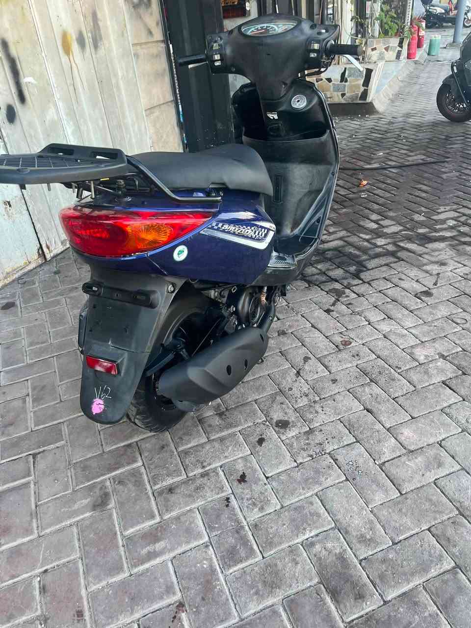 سلام عليكم 
بريز بغبغاء 
***********
 بغداد جامع نداء

