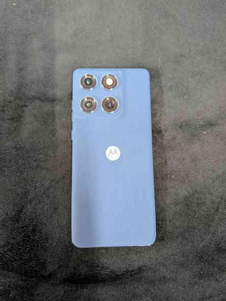 السلام عليكم حبايب موترلا ايدج 60 ذكره 512 وداخليه 12اعلى فئه حالياً بلسوك تليفون جديد الله شاهد  على وضع الشركه تليفون كامل ملحقات الاصليه كارتون شاحنه كيبل لاصق شاشه وكفر  مكاني بغداد رقمي  ‏‪0775 568 3453‬‏
