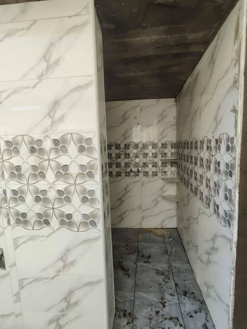 السلام عليكم خلفه سراميك جدران ورضيه بأنواعه درج عدل فر شغل درجه واله داخل بغداد فقط متفرغ حالين ***********
