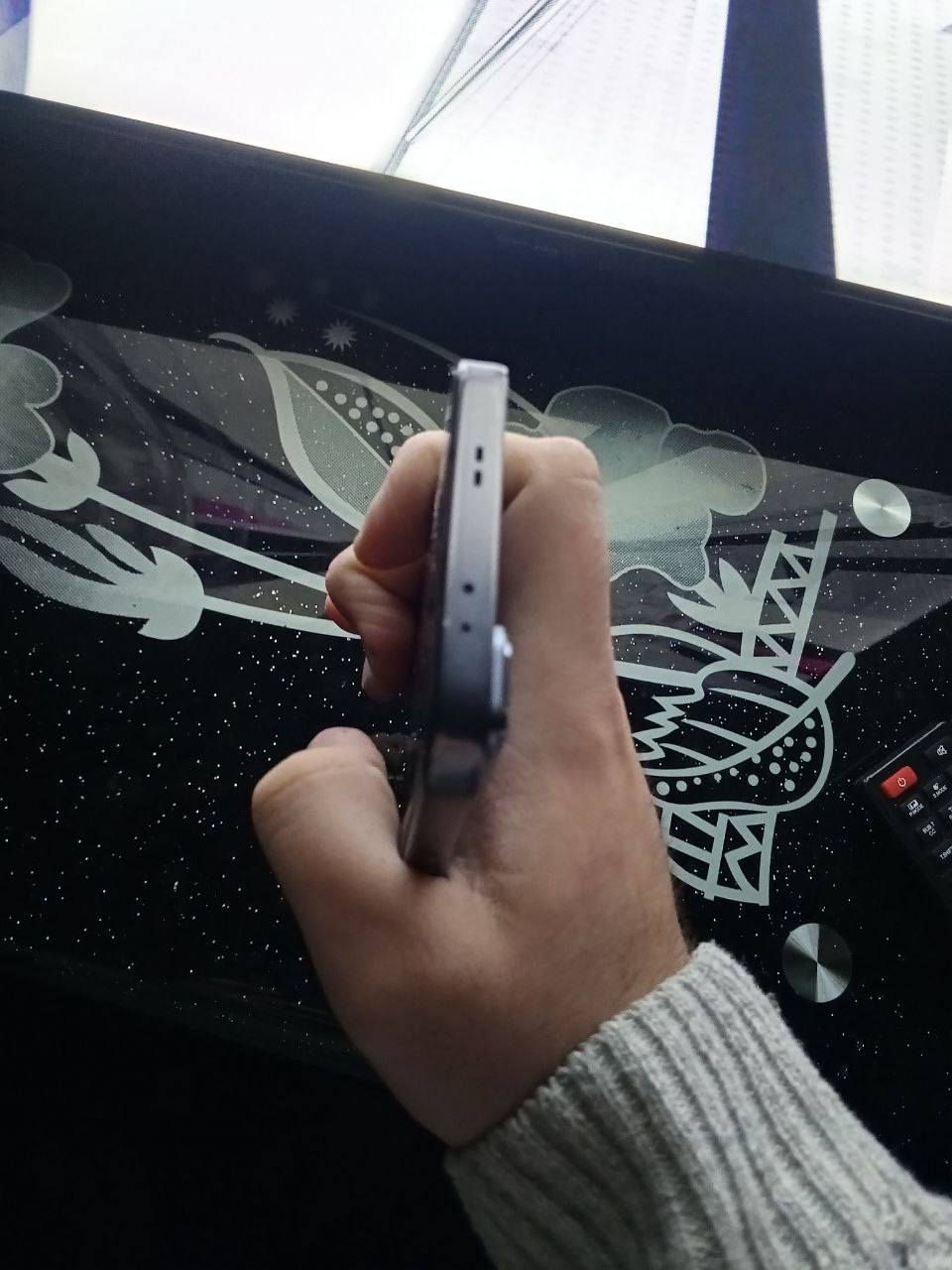 السلام عليكم
‏وحش الاداء القوي والالعاب 
‏انفنكس جيتي ٣٠ برو 
‏جهاز خاص مال العاب وبي شفتات لمس نن فوك تكدر تحددهن يفتحن تطبيقات او يشغلن فلاش او ايشي انته تريده وتكدر تحددهن بل العاب يساعدنك وانته تخلي مكانهم بل شاشه وين متريد وتكدر تشغل وتطفي ب اي وقت يعجبك 
‏
‏طبعا مواصفاته كلش عاليه 
‏معالج دايمنستي 8350 التميت ١٢٠ فريم ببجي 
‏ذاكره ٢٥٦ رام ١٢+ ١٢ من الجهاز 
‏شاشه اموليد الوان ودقه تخبل وتدعم ١٤٤ هيرتز وسطوع جدا عالي ٤٥٠٠ شمعه 
‏يطاريه ٥٥٠٠ مع شحن سريع ٤٥ واط مع شحن لاسلكي ٣٠ واط وموجود وياها الاصلي مالته هوه شاحن وهوه مبرد علمود الالعاب 
‏كاميرات ١٠٨ ميكا بيكسل وبيها اللترا وايد الواسعه وبيها مايكرو مال شغلات صغيره وتقريب وتصوير الفديو يدعم 60 فريم 4k 
‏بصمه اصبع بل شاشه وبصمه وجه 
‏مقاومه ماء وغبار IP64
‏اندرويد ١٥ وتجي تحديثات لان بعده جديد مانازل شي وراه من فئته 
‏ويدعم الذكاء الاصطناعي سواء بل تصوير او بل تعديل من داخل الاستوديو او بغير مهام 
‏
‏الجهاز وياه شاحن اصلي من انفنكس ٣٣ واط بس يشحنه سريع وحته يكتبلك بل شاشه ووياه المبرد ماله الاصلي والكيبل ماله ووياه سماعه اصليه انفنكس فقط بدون كارتون 
‏
‏السعر  260  وبي مجال بغداد الدوره 
‏*********** اتصال او واتساب
اذا دكيت عليه والتلفون مغلق يعني نايم بس اكعد اتصل عليك وتشلع عيوني
