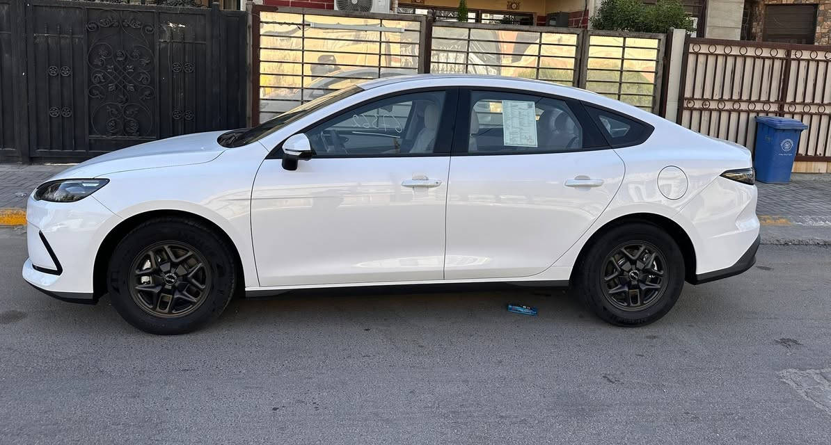 السلام عليكم BYD Seal  5  موديل 2025 ماشيه 10000 الف مكفوله من الصبغ والبارد والشخط والرصعه مواصفات السياره داخل ابيض حساس امامي خلفي  كاميرا خلفيه لد امامي خلفي تايرات الشركه رقم بغداد السياره بعدها بحاله الوكاله السعر 19 مليون و 100 وبيها مجال ***********
