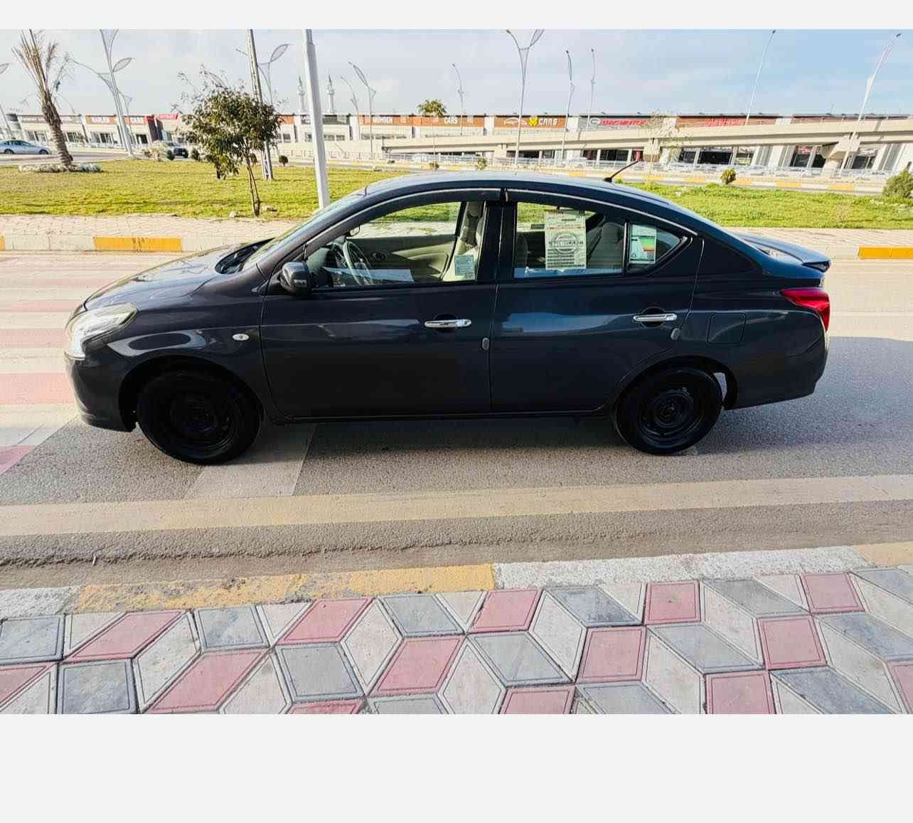 للبيع نيسان صني هندي 
موديل 2020 
السعر 106$ 
سياره جديده مكفوله لا صبغ لا تعديل ولا تبديل 
غراض الشركه كله موجود 
كير ومحرك شرط بدون عيب 
مكاني كركوك 
*********** كركوك, العراق
