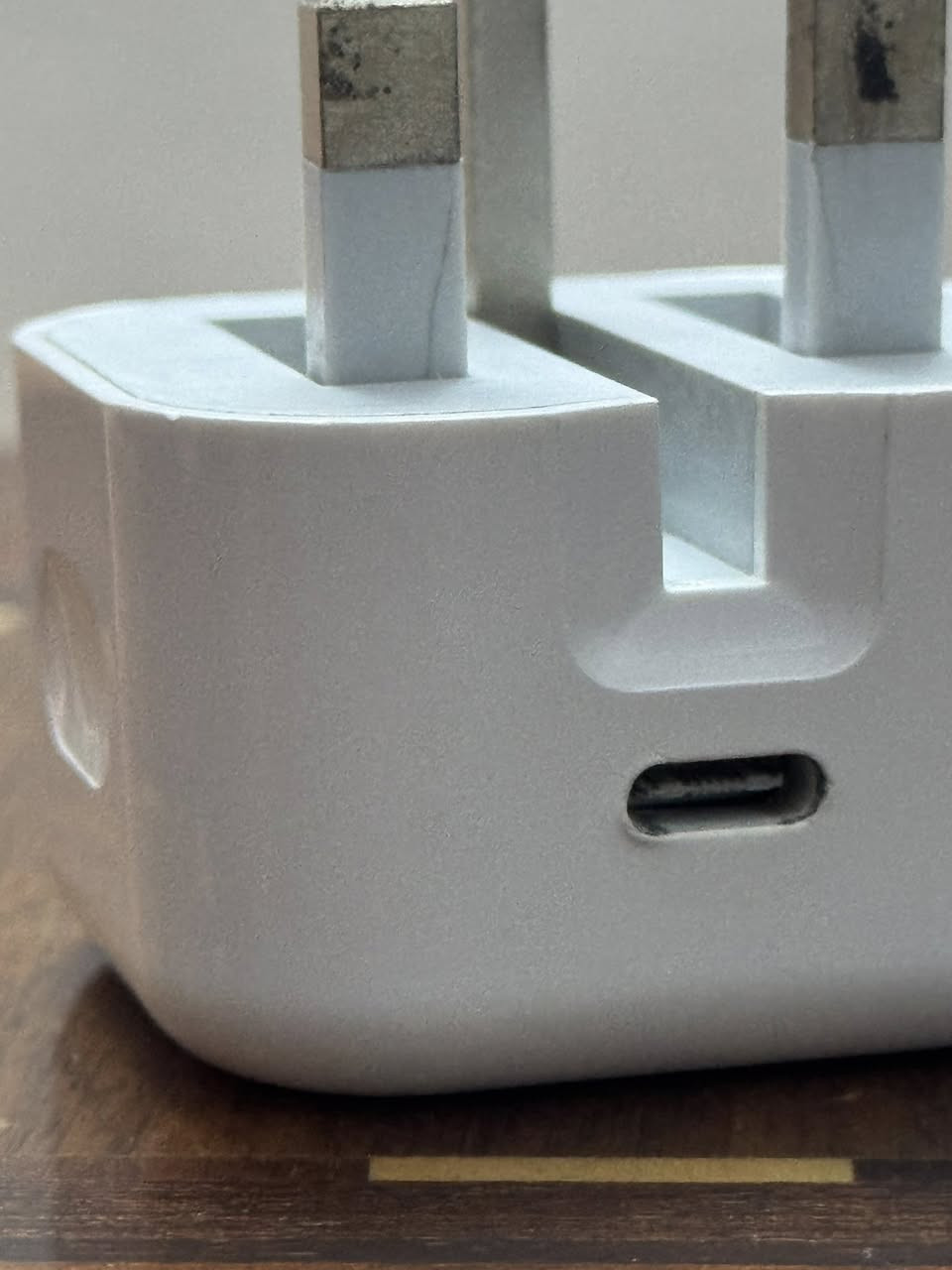 من رخصه الادمن 
للبيع شاحنه 20 واط لل ايفون اصلي اشتريته ب 35الف و الواير ب 15 الف هسه اثنينهم ب40وبي مجال ***********
