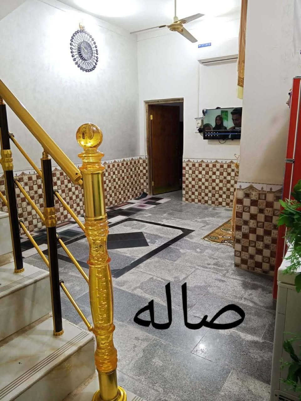 دار للبيع بناء جديد ( 100 ) م 
 طابوگ كونكريت گرانيت 
سيراميك يتكون من صحيات 
خارجيه فقط إستقبال مطبخ 
صاله غرفه منور البيت جاهز 
العنوان حي الزهور خلف ملعب
الحاوي  باقي التفاصيل خاص


**إذا كنت صاحب هذا الإعلان وتريد حذفه لأي سبب، رجاءا أرسل رسالة إلى الدعم الفني**