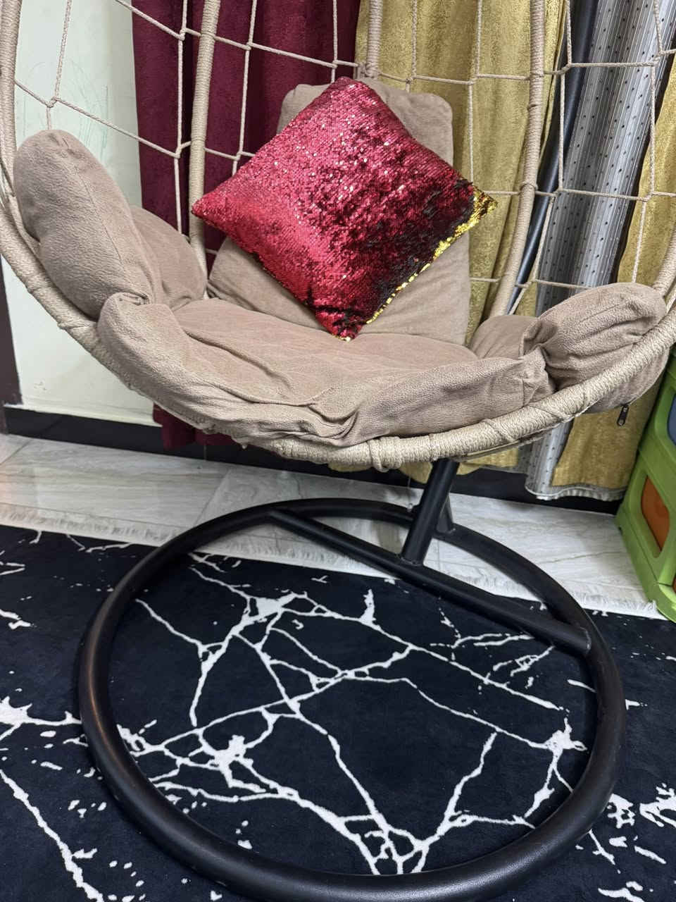 مرجوحه للبيع جديده تحمل وزن ١٥٠ السعر ١٠٠الف ***********
