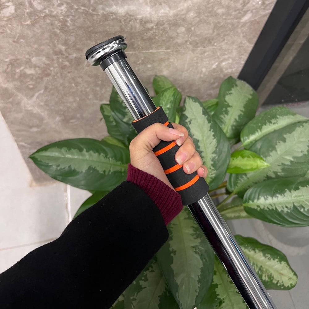 اداة تمرين العقلة قابل للتثبيت عرض لفترة محدودة بسعر 19 الف 
والتوصيل مجاناً لاول 5 اشخاص يطلبون اداة تمرين العقلة
متوفر توصيل لجميع محافظات العراق 🇮🇶🚚
لطلب المنتج راسل الصفحة 
•
•
شنو يمنعك حتى تخلي قطعة فريدة وغريبة من نوعها في ايدك امتلك الحاجات المميزة وخلي انطباع مميز بيومك واستغل العرض المحدود واطلب الي يعجبك 🏷🛒 .

•

مواصفات اداة تمرين العقلة :

بار تمارين قابل للتثبيت على الباب مع دليل تمارين شد الجسم

• بار تمارين منزلي يُثبت على إطار الباب ويُستخدم لتمارين الشد والتمدد المختلفة للجسم.

 • مناسب للتثبيت على أبواب بعرض 80 – 130 سم
 
• تصميم قابل للتمديد لضبط الطول حسب عرض الباب
 
• مقابض مبطنة بالإسفنج لراحة اليد أثناء الاستخدام
 
• يُستخدم لعدة تمارين شد
 
• مناسب للتمارين المنزلية الخفيفة قبل أو بعد التمرين

 • نوع المنتج: بار تمارين للباب
 • طريقة التثبيت: ضغط بين جانبي إطار الباب
 • عرض الباب المناسب: 80 – 130 سم
 • الخامة الظاهرة: معدن مع مقابض إسفنجية


نحن في صفحتنا نعمل كوسطاء ووكلاء تسويق لهذه المنتجات، مقدمين لكم خدمة توفيرها وشحنها من الموردين المعتمدين. يتم إبرام عقد البيع النهائي وتسليم الثمن عند وصول المنتج وفحصه من قبلكم. نحن نضمن جودة المنتج وفقاً للمواصفات المعروضة