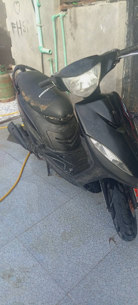 دراجه ماكس عدله للبيع ب 600 وبيه مجال قليل مكينه نضيفه ما مفتوحه شلعه تخبل و نضيفه مكاني بصره شط العرب الكباسي رقم ***********
