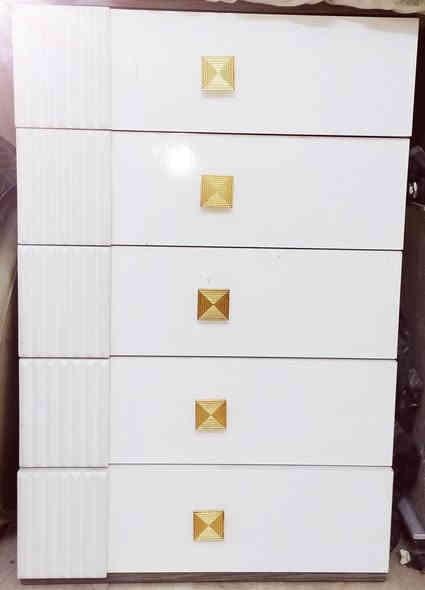 غرفة نوم تركي مستخدم ٧قطع 
الكنتور سلايد جام 
السعر ٥٠٠ بي مجال 
العنوان حي اور ***********
