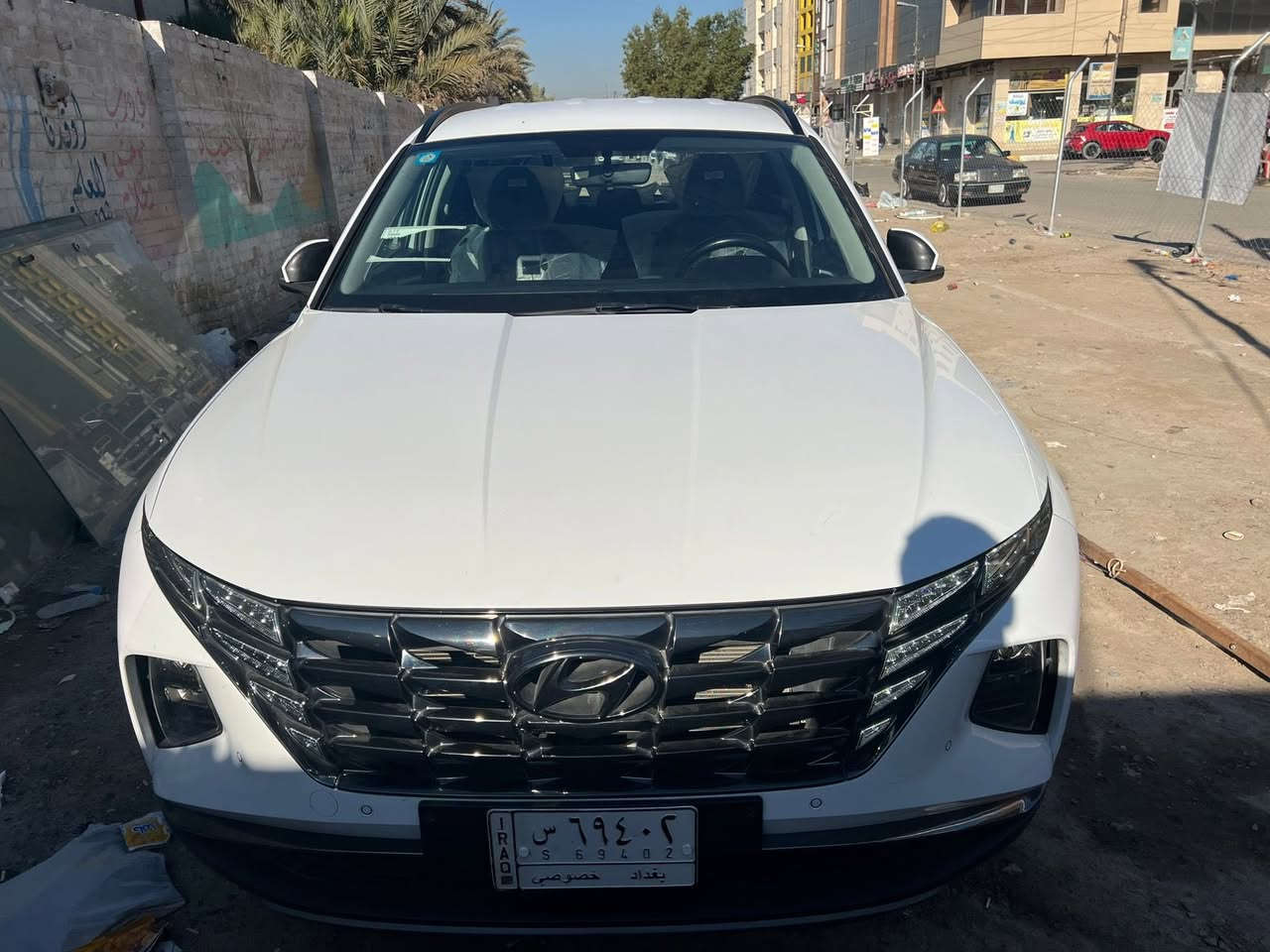 سلام عليكم عندي توكسان موديل 2023 ماشيه 34 الف السياره بيه رصعه بالباب وصبغ على شبر بالدعاميه الاماميه استخدام شخصي السياره بحاله الوكاله بصمه تشغيل عن بعد مري شفط  كراسي كهرباء السعر 218 وبيه مجال للطيبين االسياره في زيونه الاتصال ***********
