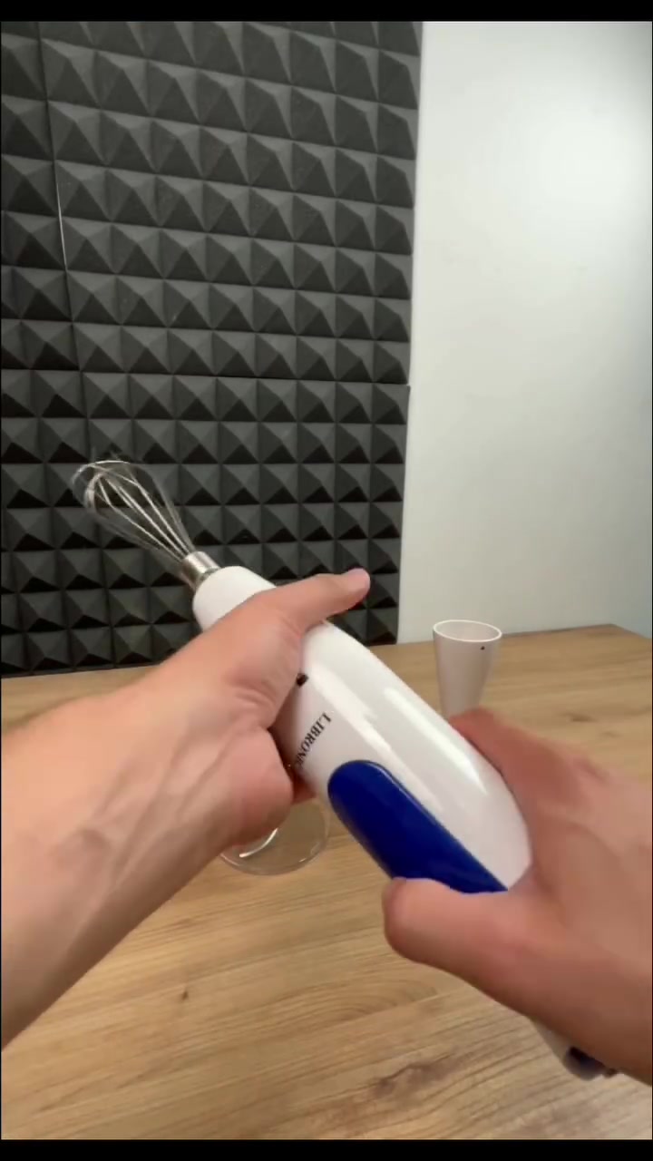🔥 محضرة الطعام LIBRONIC 4 في 1... جهاز واحد يغنيك عن عدة أجهزة! 🍴✨

وفر الوقت والجهد في المطبخ مع محضرة الطعام العملية من LIBRONIC، المصممة لتلبية جميع احتياجاتك اليومية.

🌟 4 وظائف في جهاز واحد: 🥣 خلاط يدوي
🥩 مفرمة
🥚 خفاقة يدوية
🥔 هراسة بطاطا

المميزات: ✅ محرك بقوة 300 واط لأداء قوي وسريع.
✅ 3 درجات للسرعة تناسب جميع الاستخدامات.
✅ شفرات ستانلس ستيل حادة ومقاومة للصدأ.
✅ وعاء مفرمة بسعة 600 مل.
✅ دورق قياس بسعة 800 مل.
✅ سهلة الفك والتركيب والتنظيف.
✅ سلك كهرباء بطول 100 سم لراحة أكبر أثناء الاستخدام.
✅ ضمان سنة كاملة من تاريخ الشراء.

🎯 مثالية لتحضير العصائر، فرم الخضار واللحوم، خفق البيض والكريمة، وهراسة البطاطا بكل سهولة.

🚚 التوصيل متوفر لجميع محافظات العراق
📩 اطلبها الآن واستمتع بمطبخ أسرع وأسهل! 🔥

#محضرة_طعام_كهربائية #طعام #بيت #بيت


**إذا كنت صاحب هذا الإعلان وتريد حذفه لأي سبب، رجاءا أرسل رسالة إلى الدعم الفني**