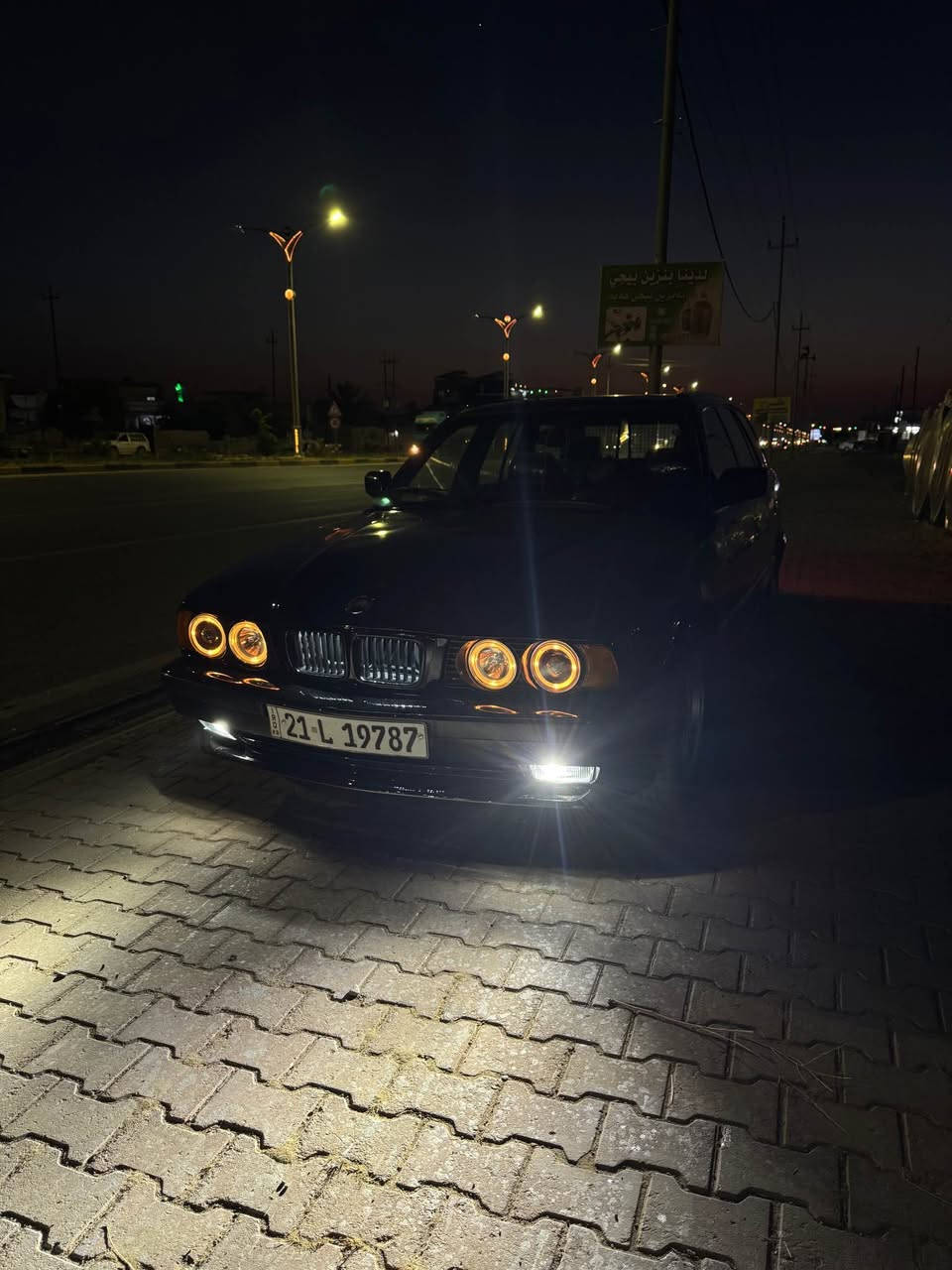 السلام عليكم BMWموديل95 بجم عريض محرك 525اصل كير اوتماتيك  كير محرك شرط محرك صارله 12يوم شادها جديد تبريد تدفئه شرط كهربائية 2جام امامي كهربائي كلها شغاله تخم تاير جديد شادها صدر امامي جديد صايره نضيفه و مرتبه  رقم سليمانيه شرط تحويل و غرامة و كص السعر 58 وبي مجال للطيبين مكان السياره كركوك رقم *********** كركوك, العراق
