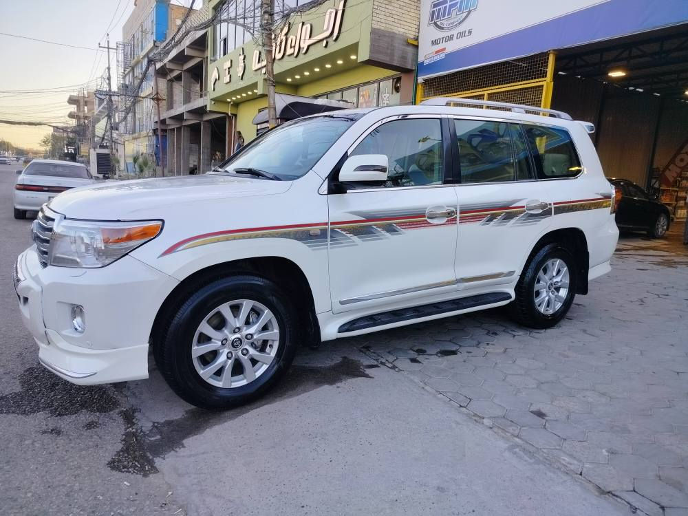 اسلام عليكم للبيع لاندكروز موديل 2008 محدثة داخل وخارج 2013
وين اليدور جديد السياره فقط جاملغ امابي مبدل بقيت السياره مكفوله من ضربه صبغ وتبديل 
رقم اربيل دولي 
تخم تاير تبريد حداديه تدفئه 
المواصفات 
فول واحد على واحد 
 + فتحت سقف + حساسات امامي خلفي 
شاشه اندرويد كامرة دواره 
7 راكب تلث قطع تبريد 
بصمة تشغيل +بصمة ابواب 
حجم المحرك 4000 /6V
السعر (265)
الاستفسار اكثر اتصل// ***********
عنوان السياره النجف حي العسكري النجف, العراق
