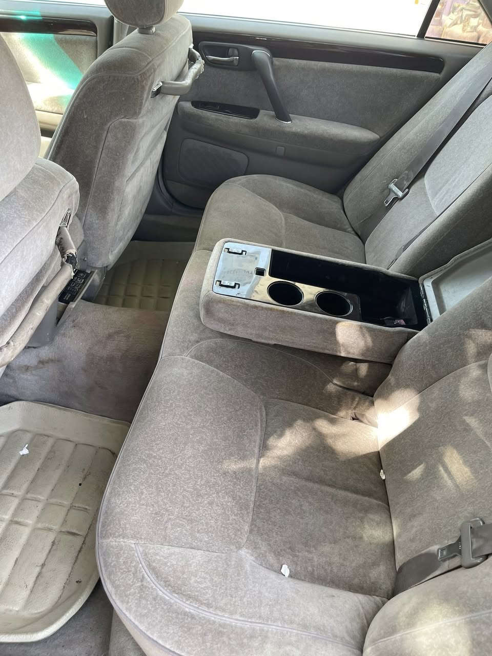 ملكة ٢٠٠١ للبيع رقم مثنى إنكليزي باسمي 
 محرك vvt سي ٩ مشط يسره بلاد السياره جاهزه تخم تاير ويل نجمة دكمتين عادية السياره مصبوغه بيها ضربة جاملغ خلفي مكفوله من الكص ونقل جثة وأصوليات السعر ٩٥ ورقه 
مكان السياره بالحلة 
***********
