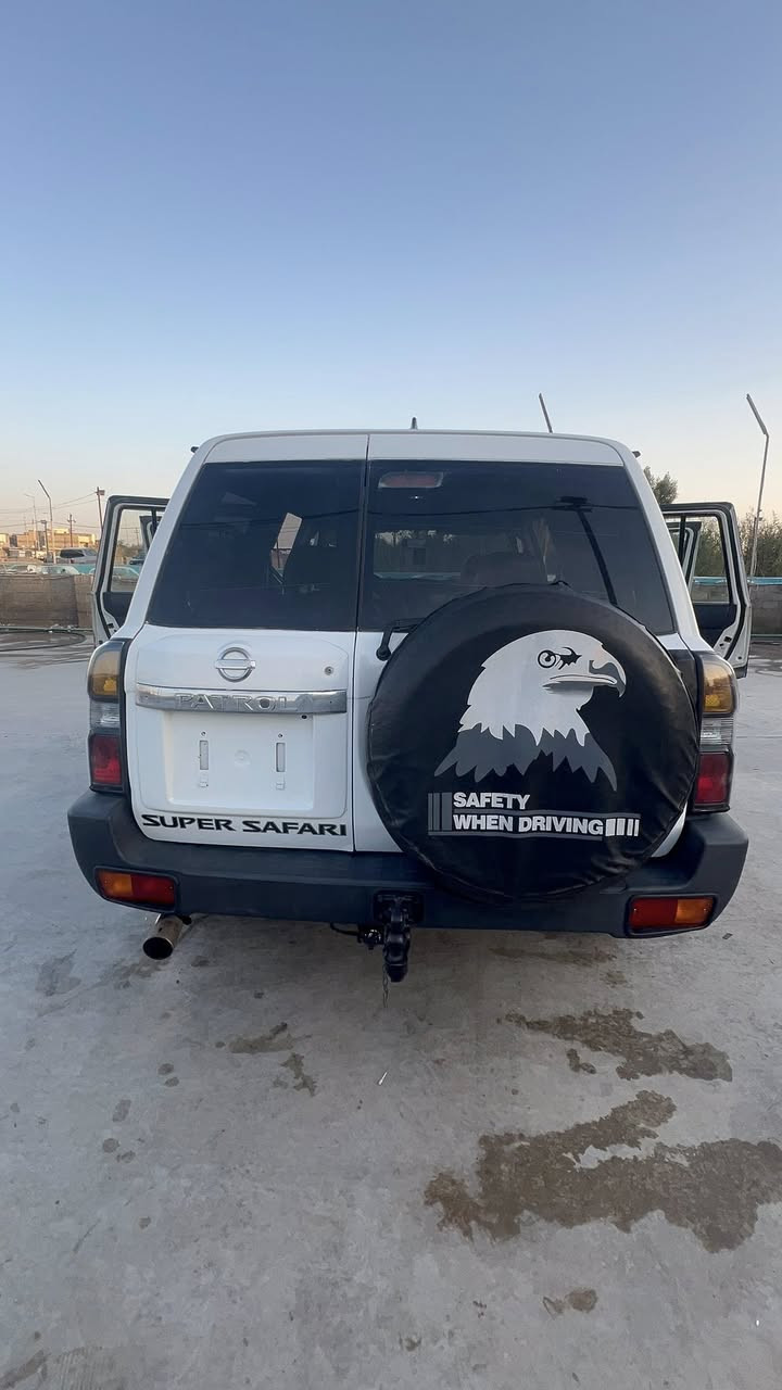 السلام عليكم نيسان باترول سوبر سفاري(فتكك)مكينه V6/4800مزاد وزاره الداخليه السياره مصبوغه عام جماليه بدون حادث وعندي صورها قبل لاتنصبغ محدثه دعاميات امامي خلفي 2018 وبكلايت 2018 دفع رباعي 4X4تبريد ثلج وتدفئة شغاله الكشنات جلد والارضيه جلد وبيها شاشه وكامره السياره ماشاءلله مدفع سعرها 110 وبيها مجال بسيط رقم الهاتف ***********وموجود بيه واتساب العنوان واسط الكوت.
