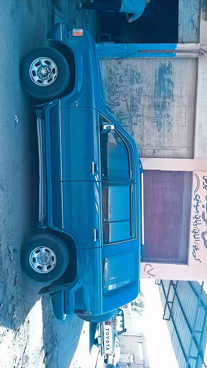 ازوز للبيع موديل 93 سيارة جاهز مكينه بطه طخم تايات جديد رقم جديد دولي سيارة مكفوله وشرط تحويل سعر 60 وراق رقم الهاتف 0757760198 اسياة ***********
