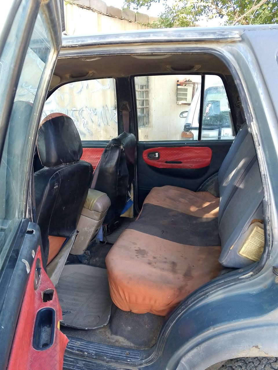 سلام عليكم كيه سبورتج موديل 93
مكينه وكير ونجي توه شاديهن كفاله تخم تأير جبلي حداده جديده كهرباىيات شغاله راعيه موجود بي وقت تريد تحول رقم ألماني مثنى سنويه  منتهيه ب2020السياره جاهزه ***********
