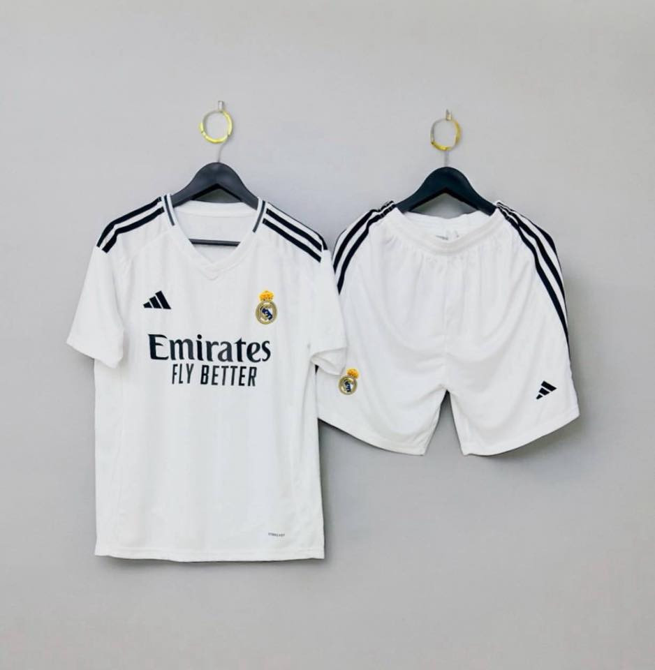 السلام عليكم 
دريسات عدد 255 قطعة تايلندي اصلي وبقياسات مختلفه 
اعدادهن متوزعه كل شعار كذا قطعة
مكانهن بغداد
السعر اقل من سعر الجملة 
سعر الدريس كامل مع الشورت ب 6 ونص 
للاستفسار واتساب 
***********
