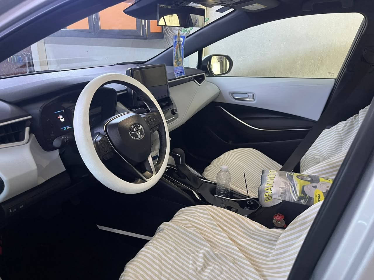 سلام عليكم كورلا ٢٠٢٥ كلين تايتل se بدون فتحه محرك 2000 بانزين دخول جديد بسمي  
مكانها بغداد سعرها ١٩ الف
رقم التلفون ***********
