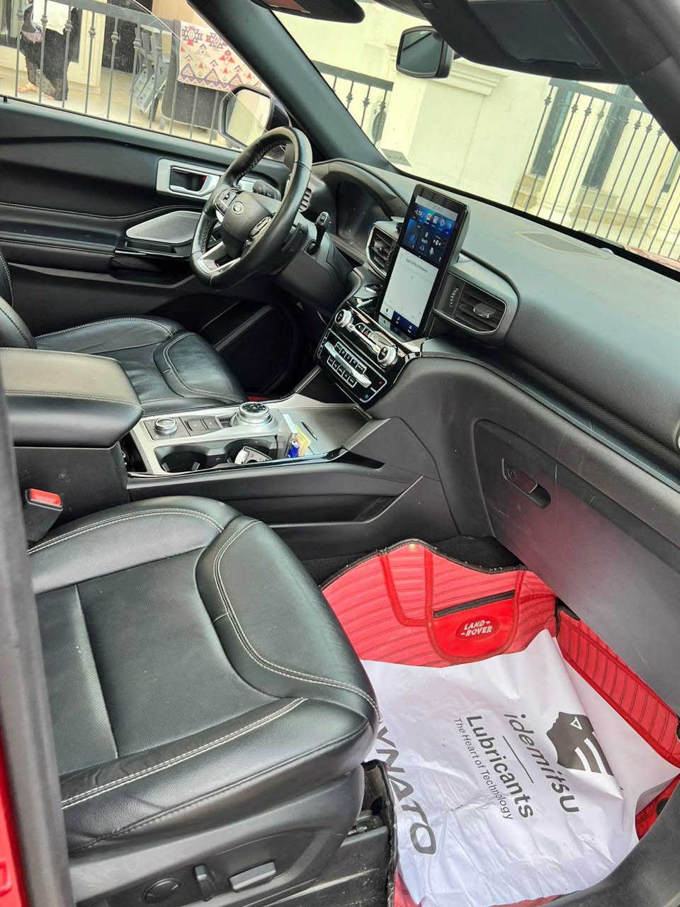 # فورد اكسبلولر  ST
موديل 2022 
فول مواصفات / مواصفات ST  
حجم المحرك 6 سلندر  تون توربو 
ضرر فقط ربع صندوق تحت علامة فورد 
عداد الكيلو متر 50.000  الف كيلو متر 
سعر : 370$
سيارة كاملة من هزة ومابيها اي نواقص كلها بلادي مكان سيارة اربيل 
للتواصل /فيس بوك 
او اتصال واتساب / *********** أربيل, العراق
