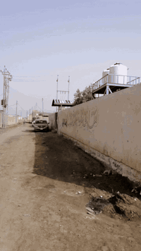 يبعد البيت عن المدرسه 15متر تقريباً
***********
