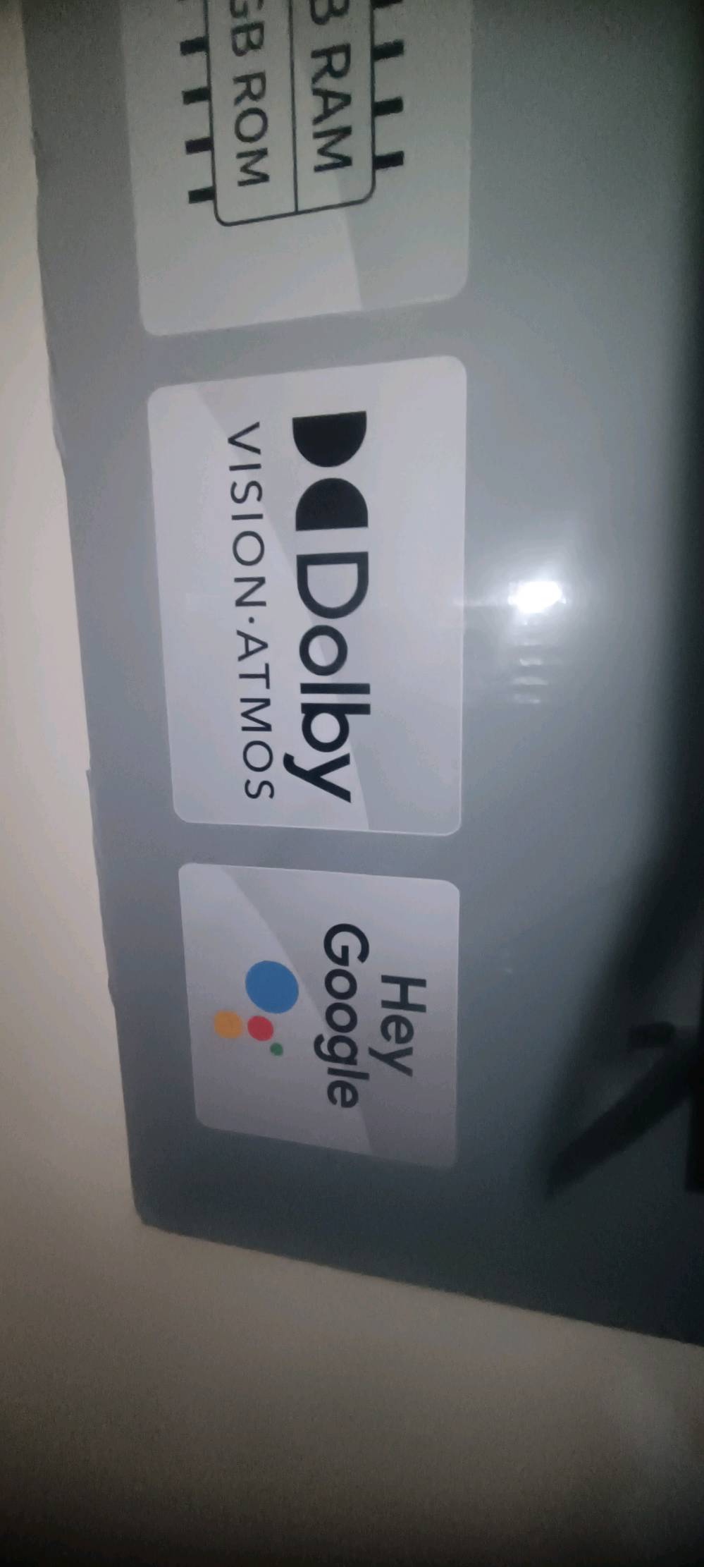 السلام عليكم شاشة للبيع. شاشة راقية نظام كوكل تيفي يعني ماتتوقف للأبد شاشة ناطقة تحكم بالأوامر الصوتية حجم 50 شركة كينوود.. بدون أطار فريملس  وسماعات دولبي فجن صوت نقي ومضخم خرافي بيها سريعة جدآ وسلسلة معالج قوي كأنما تتحكن بموبايل.. شاشة 4K 2160p حقيقي... ودخل بيها شوي غبار بالغلط ما مأثر ولو بنسبة 1بالمية مايبين الا تشغل صورة بيضاء مثل ما موضح بالصورة شاشة ماداخلة تصليح نهائيآ جديدة.... السعر 350الف وبيها مجال..+ اني ماخذها ب 450 قبل فترة   كارتونتها موجوده وملحقاتها عنواني بغداد /الشعب