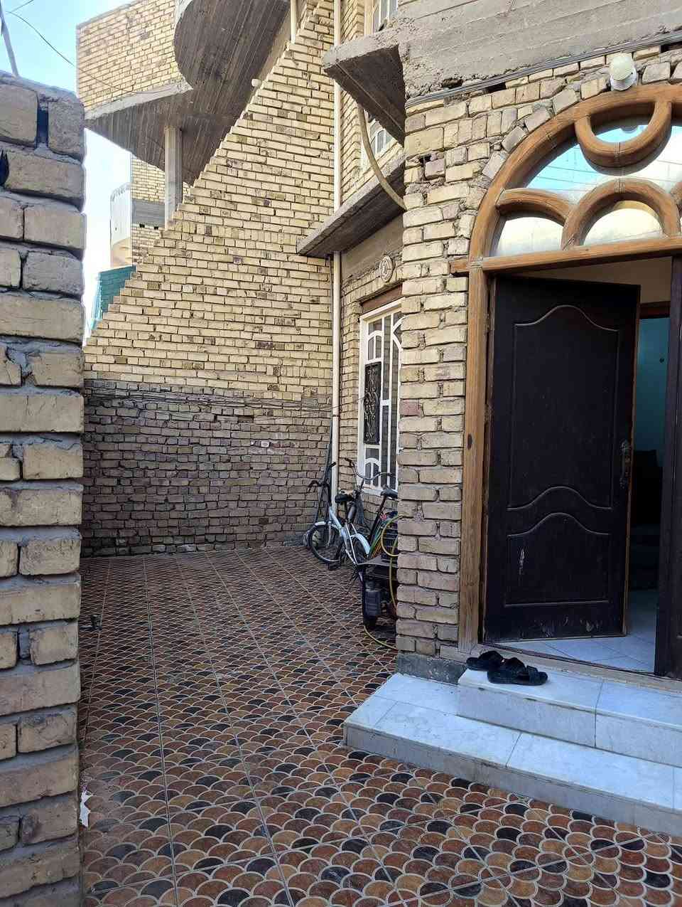 بيت للبيع 
⭕مطلوب مبادره - 80 - مليون ⭕
📍الموقع :ام الخيل الثالثه قرب شارع 20
📏المساحه 200م
طابقين 🏘️
♦️الاول ...
🔸استقبال 
🔸صاله
🔸مطبخ 
🔸صيحات داخليه وخارجيه 
🔸2- غرف نوم 
♦️الثاني ...
🔸2-غرف نوم 
🔸صاله
⤵️لتفاصيل اكثر التواصل على
 الصفحة او الاتصال على : 
***********
***********
أو زيارتنا في موقعنا 
📍  الديوانية ام الخيل السايدين  قرب مجمع الحسناوي
