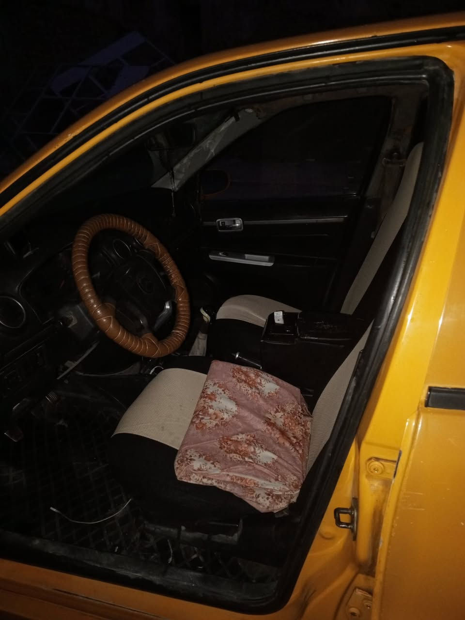 سي كي 2013كصه جديده للبيع 
 كير ومحرك 16 شرط 
رقم نينوى الانكليزي 
كاريون بنزين 
هئيه وغرامات صفر
تخم تايرات جديدة 
تبريد تدفئه شرط 
الضرر بيها جاملغ امامي طخه بسيطه 
بدون دواخل 
شرط التحويل 
داخلها اسود 
سياره خير من الله برغي مانقصها 
شرعي انا العنوان الموصل شارع النبي شيت 
السعر 42  نهايتها بدون تعامل 40قفل من الاخير 
التواصل على رقم ***********
