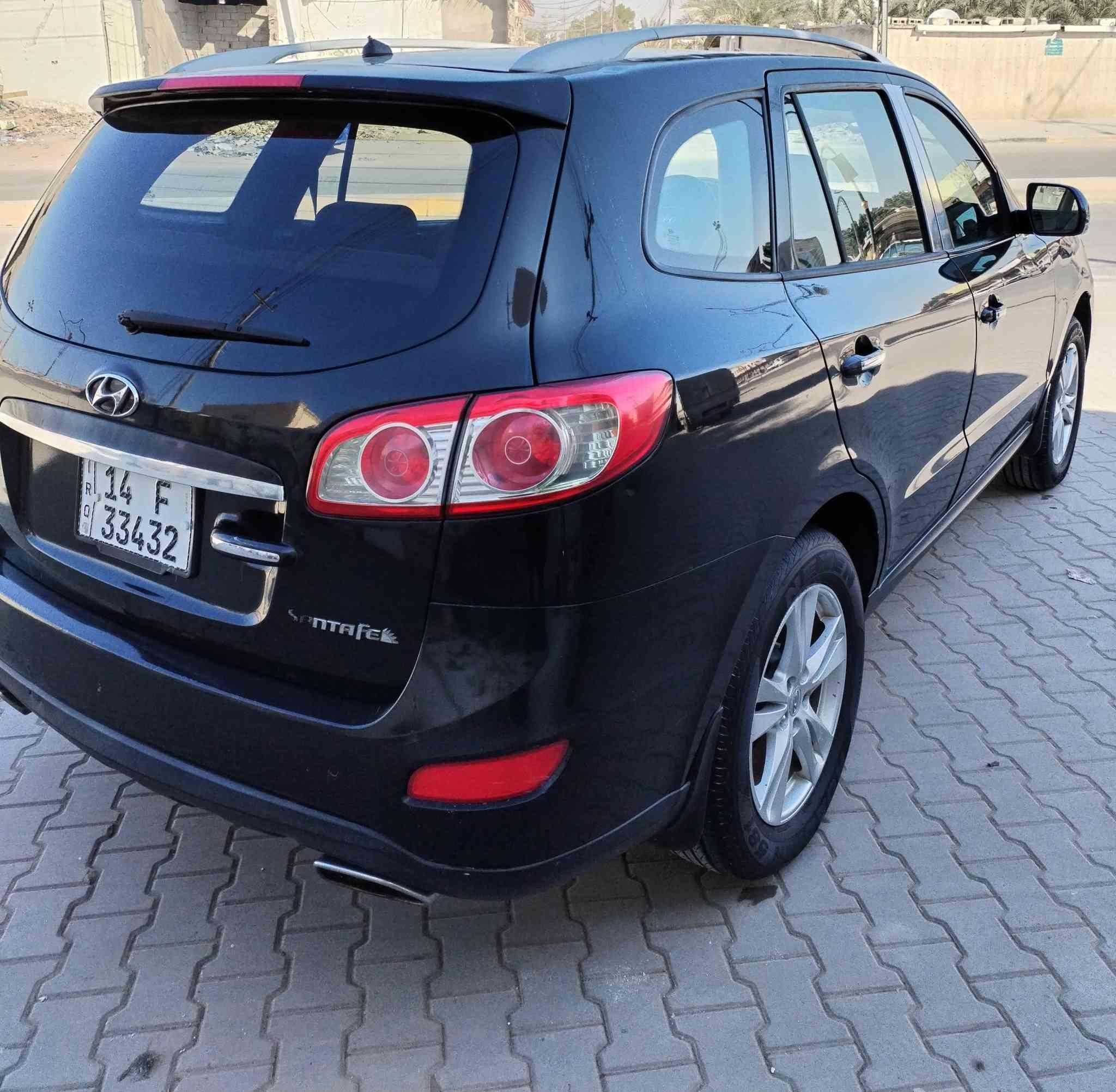 سلام عليكم للبيع او مراوس حسب القناعه هونداي سنتافي مديل 2011 خليجي  مكفوله ضربه صبغ رقم بصره بسمي سنويه وهزه جديده فول مواصفات بصمه محرك 4 سلندر سياره جاهزه السعر 132 وبيه مجال استفسار *********** مكان البصره ابي الخصيب
