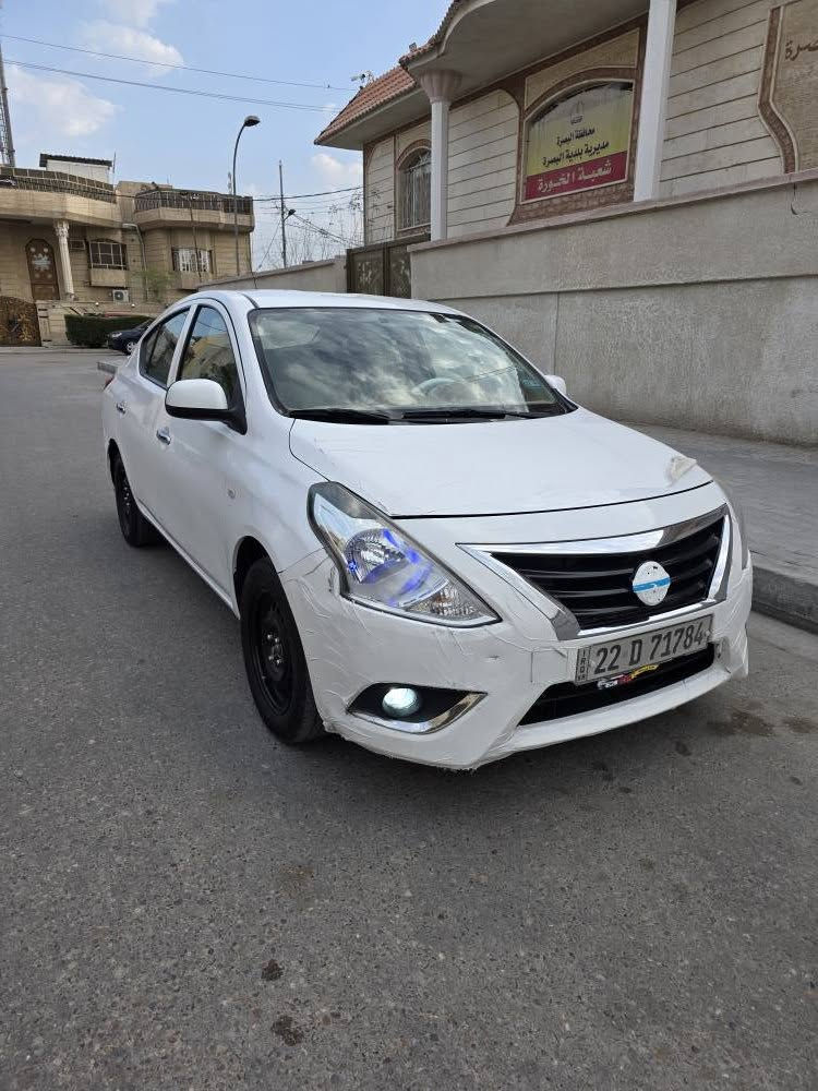 نيسان سني هندي اصل بليته زركه 
سنويه لل٢٩ اله تسقط .... كفاله عامه ....
ماشيه ١٠٠.......مدوشمه ارضيه وسفريات وصندوك 
تخم تاير حداده كله ع بلاد ..
مكاني بصره ***********
السعر ١١٢ ورقه البصرة, العراق
