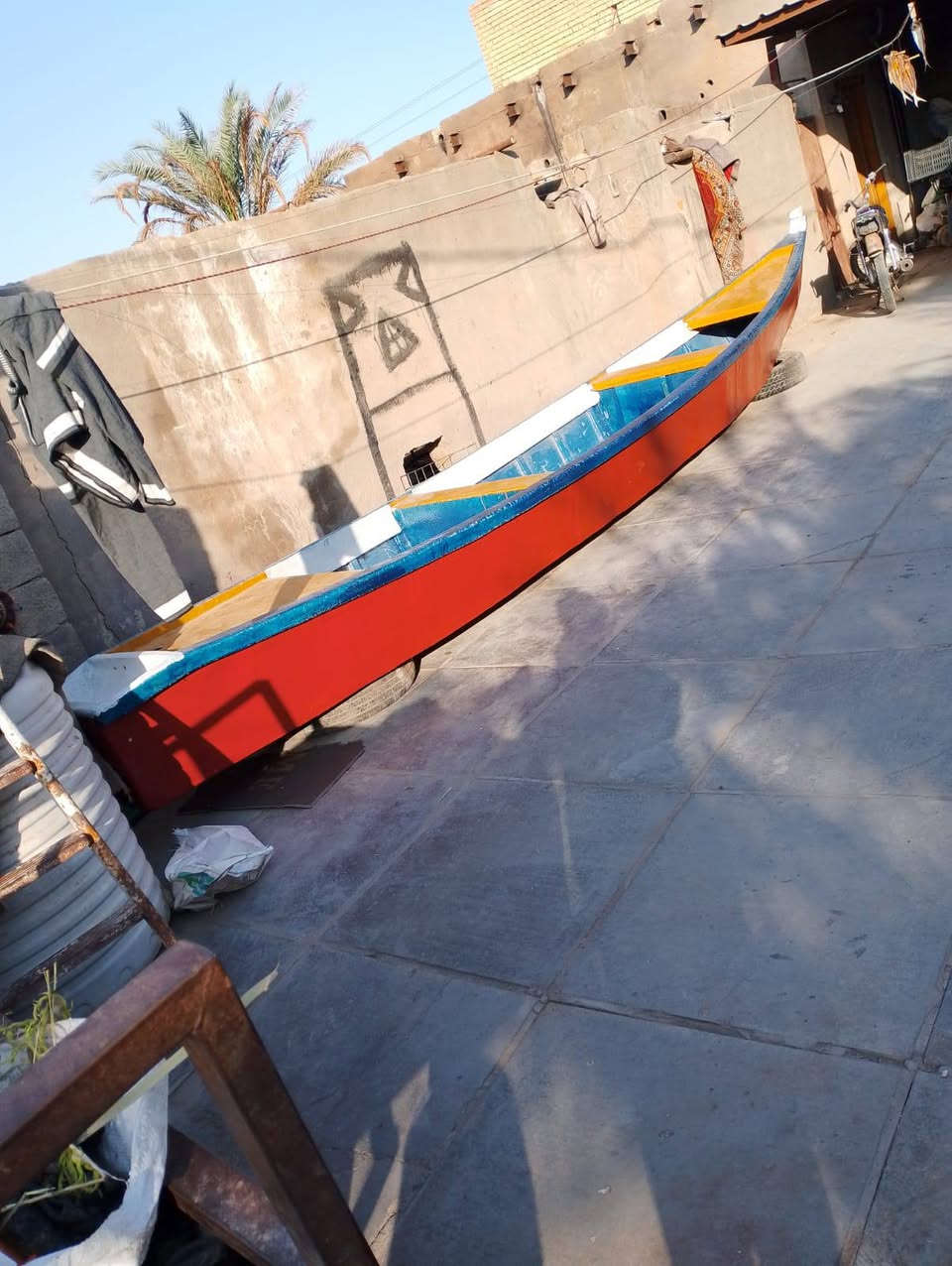 سلام عليكم اخوان بلم مانازل للشط للبيع طول ١٣ذراع ارتفاع ٤١ عرض ٩٠ عنوان البصرة الهارثه الطاقة  رقم ***********
