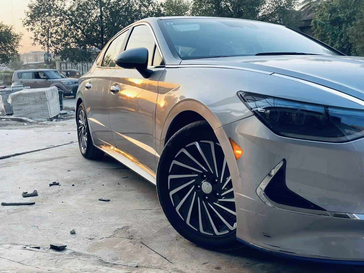 سوناتا 2023 هايبرد 
محرك 2000 
مواصفات تشغيل عن بعد ترحيب قياده ذاتيه رادرات جانبيه 
داخل مخمن كشنات كهرباء تبريد قطعتين 
ممشه 29 الف 
حادث قطعتين جاملغ امامي مع الجاملغ الخلفي بدون دواخل لا شاصي ولا لغود ومثل ما موضح صوره الحادث وصار بيه بارد هنا بلعراق باب السايق 
معروضه 175 وبيه مجال قليل 
رقم بغداد 
والسياره في بغداد 
***********
