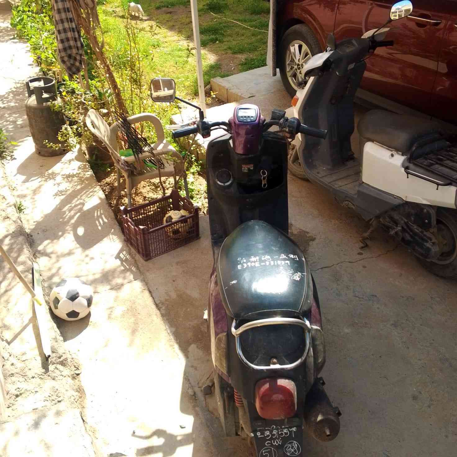 دراجه للبيع مثل ما واضح بصوره دراجه طافيه سعر ٧٠٠ وبيها مجال  هاذه رقم صاحبها *********** ما متواجد خاص
