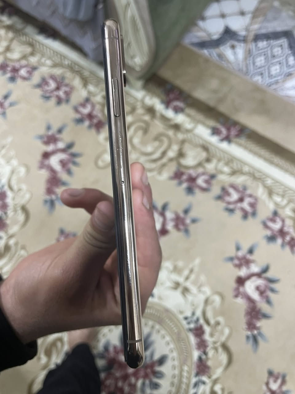 آيفون اكس إس ماكس بلادي بطاريه 76 جهاز نضيف ما مفتوح سعر 210 مكاني هيت خاص أو ***********
