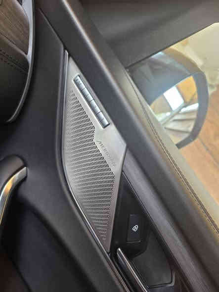 جاكوار اف بيس شكل فيس ليفت (jaguar f-pace P 250 AWD)
موديل:2021
لون:ماروني 
الممشى:30 الف
1. فتحة بانوراما
2. كشينات تبريد و تدفئة
3. مقاعد وستيرن تدفئة وكهرباء
4. خمس كاميرات 360 درجة
5. تحديد مسار وسرعة
6. حساسات 360 فل
7. رادار أمامي و خلفي
8. سيستم آيفون وأندرويد (كار بلاي)
9. نظام المفتاح الذكي ودخول تلقائي
10. نظام تبريد وتدفئة تلقائي
11. بلاجكتور
12. لايتات زينون
13. مقاعد قيادة متعددة
14. نظام إطفاء ذكي
15. مرايا كهرباء وشفط و نقاط عمياء
16. مقاعد خزن مموري
17. شاحن موبايل وايرليس
سيارة وارد أمريكي اثنين سويج بدون دواخل جميع ايرباكات سليمة حادثة إثنين باب مع قطعة كلير من امريكا صور حادث موجودة في بوست
سعر:31.500$
مكان سيارة أربيل
اله
اتف:*********** أربيل
