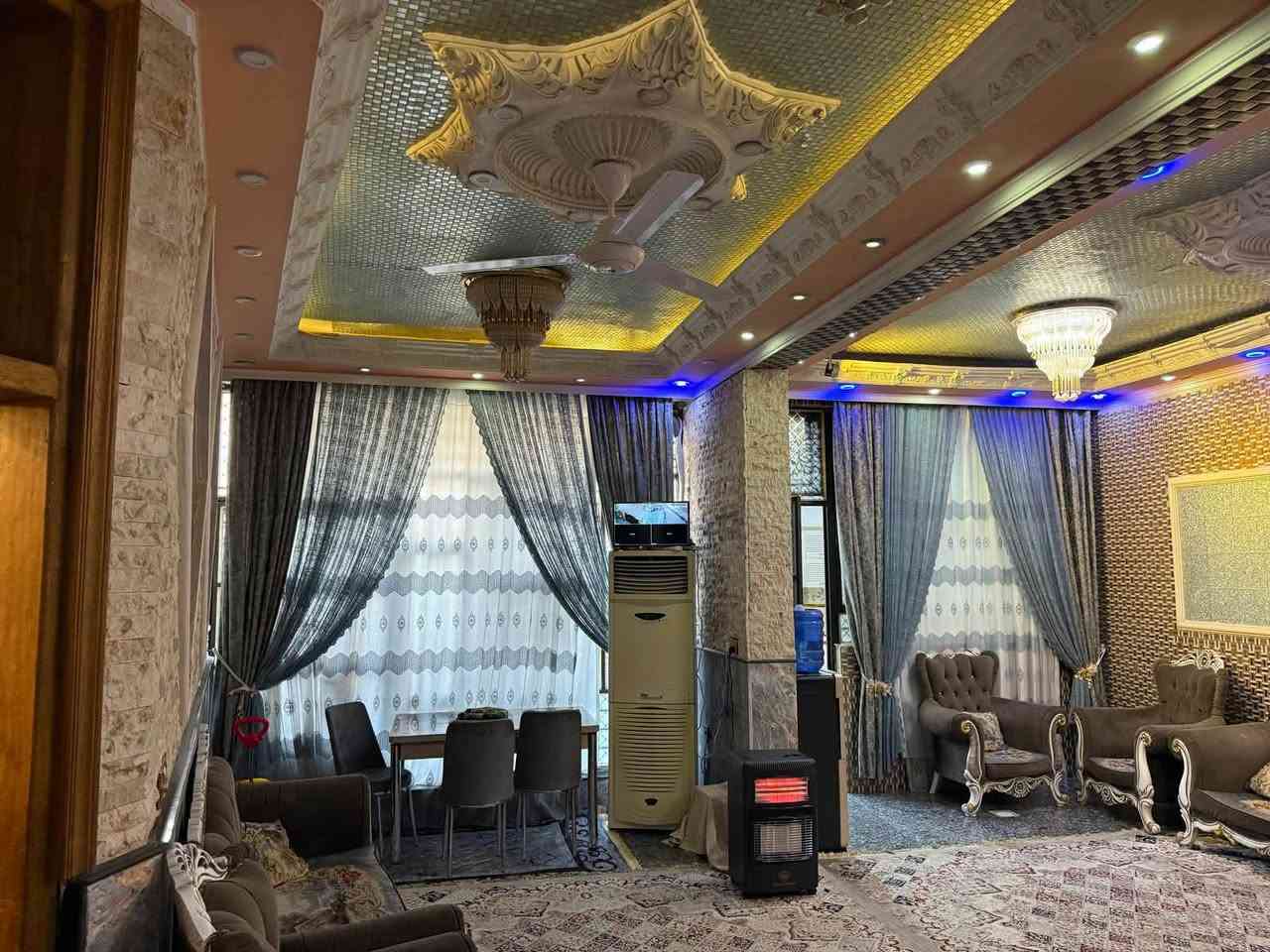 دار للبيع ركن البلديات / المضمار/ شارع الغسل 
خلف فلافل حنش الشهيره 
زراعي مساحه 170 م ٣ طوابق الواجهه ١٢.٥متر نزال ١٥ متر
٦ غرف نوم و٣ صاله واستقبال مطبخ خارجي 

السعر 410 مليون وبي مجال 

مكتب الياقوت للعقار/البلديات/امن العامه 
قرب مثلجات القطب/ مقابل منفذ سنتر المعن 
رقم المكتب / ***********
