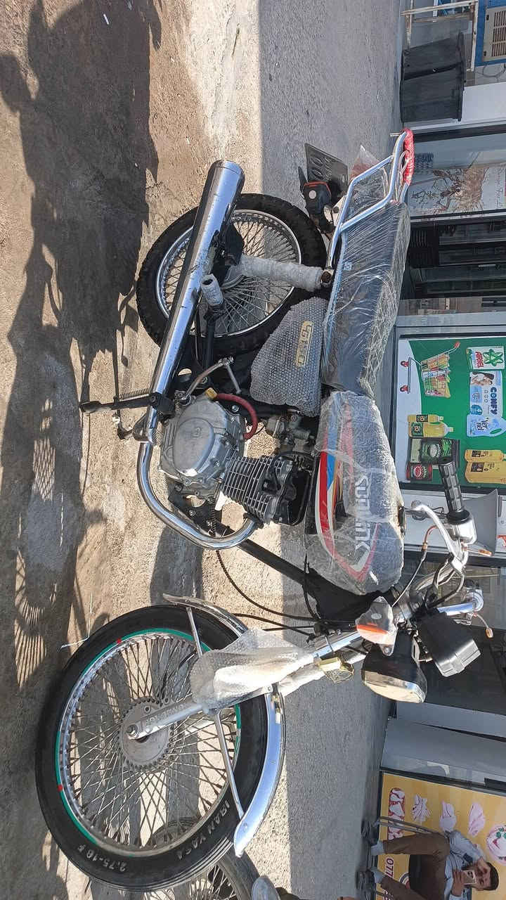 سۆلینک 2023 
مەکینەی 125 چوار گئڕ 
کارەبای کامل ئیشەکات 
مەکینەی بەشەرت سە وت و دوکەڵی نیە
ناونیشان سلیمانی تاسلوجە
***********
