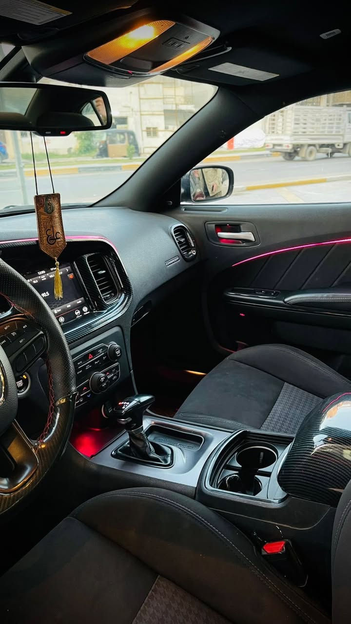 السلام عليكم،
جارجر (RT (5.7L موديل 2020
رقم بغداد بإسمي
ماشية 58 ألف ميل
مواصفات السوبر تراك الاعتيادية من:
، كشن السائق كهرباء، 
سماعات الباين
، شاشة كبيرة، 
حساسات خلفية
داخل لد متغير 
دشبول كاربون فايبر اصلي 
ويل نجمه 
فجوج brembo
بالنسبه للحادث
خفيف / جامله وباب
سياره كاعده ب حقيقه احله من الصور سياره نضيفه كلش 
السعر250 بيه مجال قليل  

2C3CDXCT6LH197695
***********
