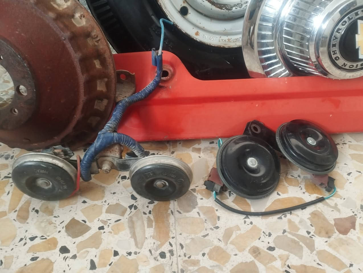 غراض تكتك للبيع بالعافيه ع الياخذهن
كشن السايق نضيف 
سبير 
تخم كبات جديد 
زوجين هورنات 
تجوه 
مرايه مسطره 
فلنجه 
دعاميه نضيفه 
كلهن ب55 مكاني كربلاء شارع احمد الوائلي .اتصال فقط 
***********
