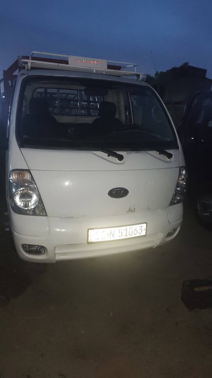 السلام عليكم هاي كيا فحل نظيفه السياره السياره مقفوله بس بيها ضربه باب السائق 2010 سياره قفلها 100 ماكينه ***********
