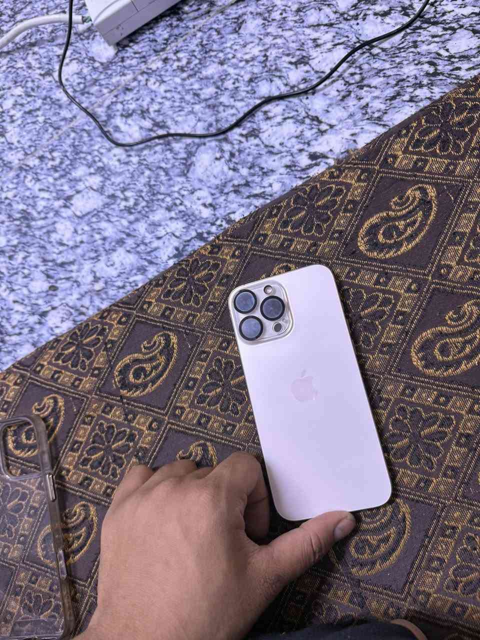 ١٦ برو ماكس نضيف جدا السعر ١٤٢٥ وبي مجال الاستفسار اتصل ***********
