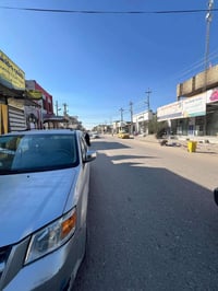 نصر بانزين خانه • ٢٠٠م • محلين للبيع