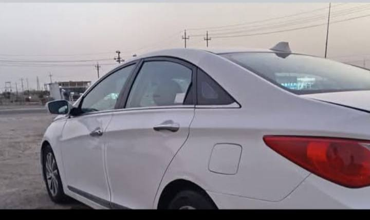 سوناتا خليجي 2014 مكينة دوش . بيها صبغ جاملغ امامي وباب السايق
#فول_مواصفات
4حساسات 
مكينه وكير 6نمر  وتبريد قطعتين تدفئه مري شفط شفتات  وكهربائيات وحداديه .
#ملاحظة السياره تنباع بدون أرقام كوم حديد راعيها ما موجود 
#السعر 75 ورقه .
‏‪0781 381 8735‬‏
