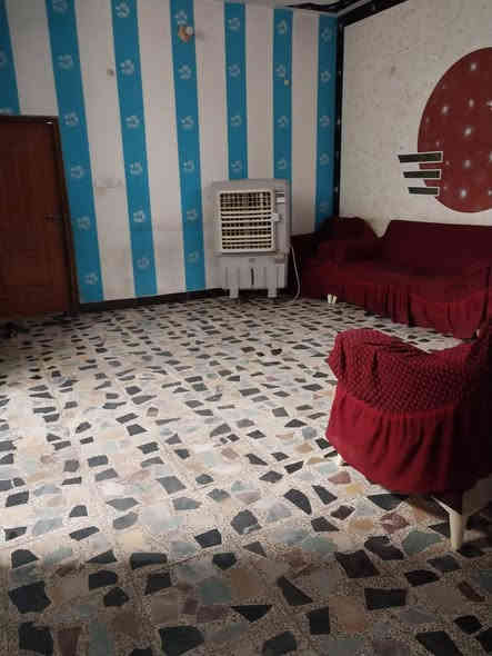 بيت  للبيع عقد زراعي قرار 117 مساحه 250 متر يتكون من 3 غرف واستقبال كبير وصاله كبيره ومطبخ وصحيات داخليه وخارجيه طابق ثاني غرفه هيكل السعرمناسب   خدمات كامله ماء مجاري كهرباء تبليط موقعه جسر ديالى منطقة الورديه تفاصيل اكثر ع رقم اتصال وبي واتساب (***********)
