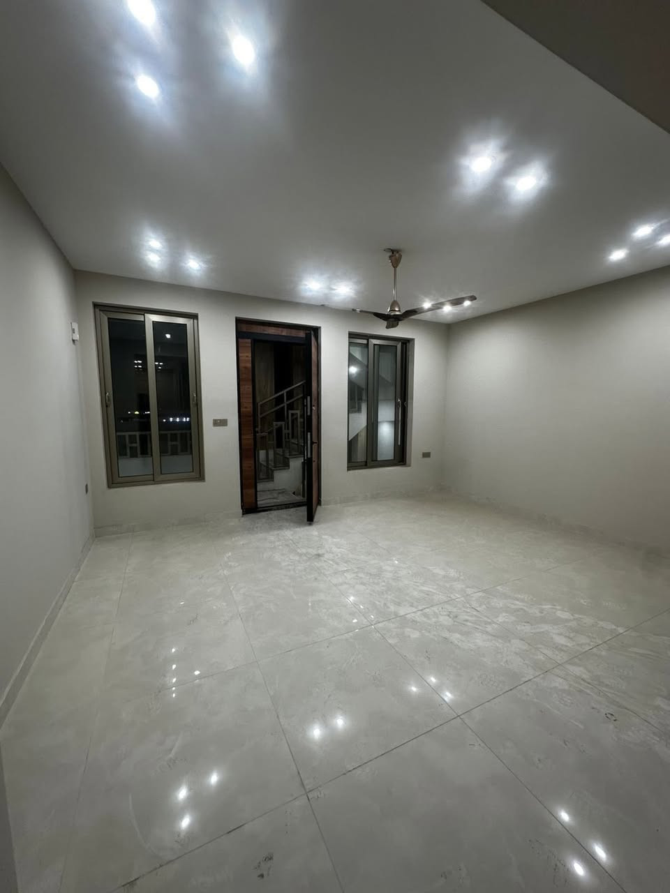 منشور رقم ( 533)
#للايجار____في____السيدية 

وحدات سكنية زيرو درجة اولى

الطابق الاول فوق الارضي : غرفتين نوم صالة ومطبخ وخدمات ب850

الطابق الثاني:غرفتين نوم صالة ومطبخ وخدمات ب800

للاستفسار:***********

او زيارة مكتب المتحدة للأستثمار والتطوير العقاري
