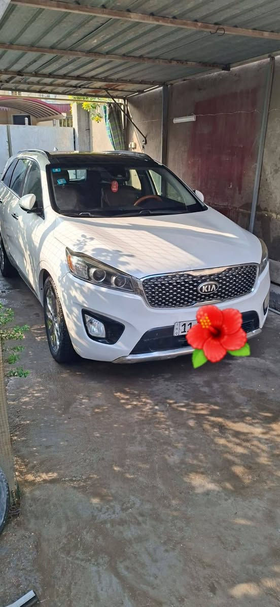 السلام عليكم عندي سورينتو وارد امريكي للبيع موديل 2018 فول مواصفات 1/1 
. محرك 6 سلندر 
. 7 راكب
. تدفئه تبريد 3 قطع
. رادارات 
. تحكم ستيرن فول + ستيرن تدفئه 
. بانوراما 
. حساسات 
. جنطه كهرباء
. كاميره وشاشه كبيرة اصلية 
. كشنات جلد + كهرباء + تدفئه تبريد 
. گير ومكينه خير من الله
. مسوي إدامة كاملة للسيارة قبل شهر 
. والسيارة نظيفه وحلوة ما ناقصها شي 
للاستفسار الاتصال عالرقم ‏‪***********‬‏
