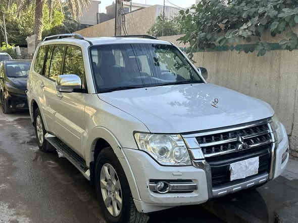 السلام عليكم 
للبيع باجيرو GLS ( حبتور ) 2015
رقم بغداد
محرك 6 سلندر 3500 
كير فور ويل ثكيل وخفيف
ماشية 120 الف حقيقي
داخل بيجي جلد 
حساسات  
كشنات الامامية كهرباء 
تبريد 3 قطع 
تحكم ستيرن
مثبت سرعة 
مري شفط
فتحة سلايد
بدون شاشه
حساسات خلفية 
كاميرا خلفيه وامامية ( عمل )
7 راكب  
وباقي مواصفات الحبتور معروفة 
مكفولة من الضربه والصبغ 
والسونار موجود من ضمن الصور
 موقع / بغداد / الغزالية 
السعر /185 وبيها مجال 
للاستفسار او الاتصال /
***********

