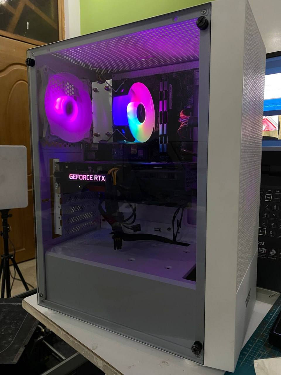 للبيع
كيس مستعمل نظيف استعمال برامج تصميم هندسية وشوية العاب
i5 12400
RTX 3060 Gainward Ghost 12GB
Msi H610m
16GB DDR4 8*2 
M2 - 128GB
HDD WD 1TB
PSU - 650W
WIFI + Bluetooth Card 
حرارة معالج وكارت شاشة موجودة بالصور
السعر :- 800 الف وبيه مجال
سبب البيع :- اريد ابدلهة
توصيل موجود لكن الافضل تجيني تجيك كلشي على ايدك
مكاني بغداد الدورة
كراتين ماكو

مونتر عندي هم  
Lg ultrawide 2k 75hz عود ادزلك تفاصيلهة عالخاص اذا تريدهة


**إذا كنت صاحب هذا الإعلان وتريد حذفه لأي سبب، رجاءا أرسل رسالة إلى الدعم الفني**