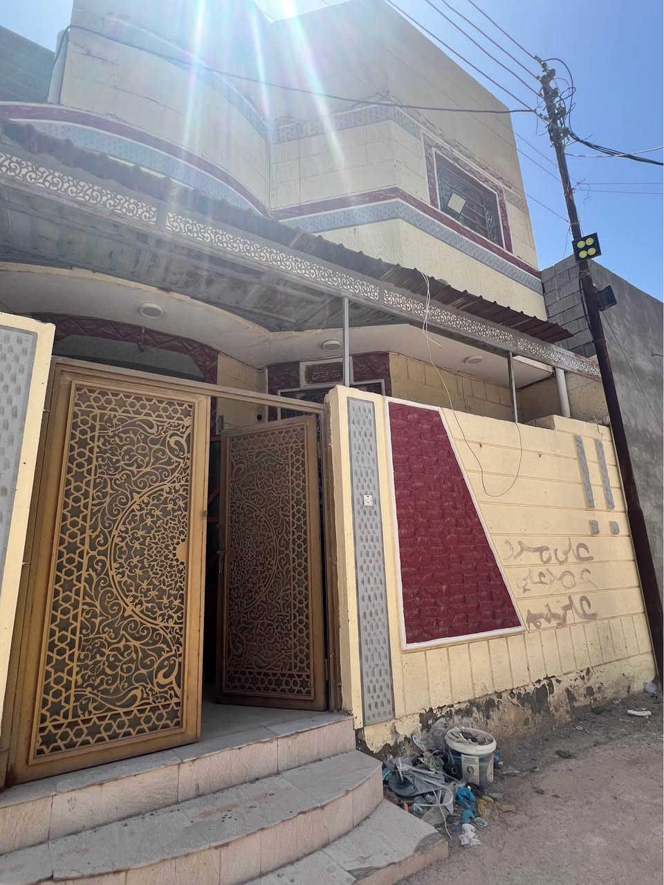 منزل للبيع 100م مربع طابقين التنومة الصالحية قرب سنتر الصالحية شارع الغدير قريب للشارع الصالحية الرئيسي محتويات المنزل 3 غرف منام وصاله ومطبخ 2 واستقبال وصحيات طابو زراعي صرف عراقي سعر 110 بي مجال للتواصل والاستفسار : *********** البصرة, العراق
