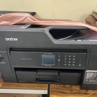 عندي طابعات للبيع  للتواصل الاتصال على 07904989876