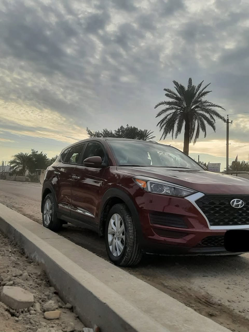 //اللهم صلي على محمد وال محمد\\ 
🔴توكسان هاترك 4×4 دفع رباعي موديل2020 وارد امريكي لون ماروني داخل اسود كاربون فايبر محرك 2400 GDI ماشية 44 الف ميل. 
🔴مواصفات ال HITRICK معروفة السيارة تدعم الكار بلي واوتو اندرويد علامة ترحيب دخول وخروج شاشة اعطال مانع انزلاق نضام البريك تراكشن لمنع التزحلق مساعد نزول المنحدرات كروز مثبت سرعة  . 
🔴السيارة فول تحكمات ستيرن جهتين نضام تحديد المسار وانذار عند الخروج عن المسار المري جهتين كهربائي اوتو هولد هاند بريك بصمة الصندوك خزن . 
🔴تبريد قطعتين ثلاجة تدفئة تبريد بكرسي السايق والراكب رادار امامي خلفي كامرة دوارة او اريل نڤگيشن وهواي تفاصيل ثانية. 
السيارة ماشاء الله مناقصهة شي ومال بيت مداريهة من كل النواحي السعر 185$ قفل مكان السيارة بغداد العامرية للاستفسار واتساب وعلى الرصيد هم متواجد : 
***********
